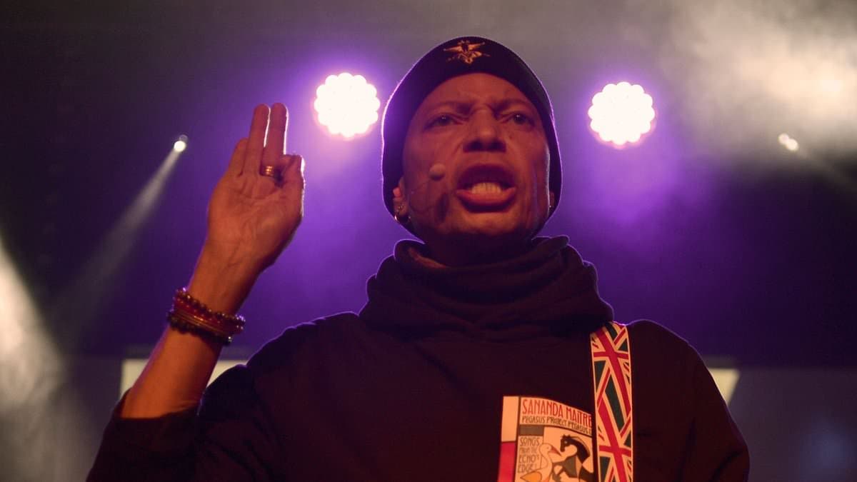 90s Pop Icon Stuns Fans on UK Tour After 24-Year Name Change