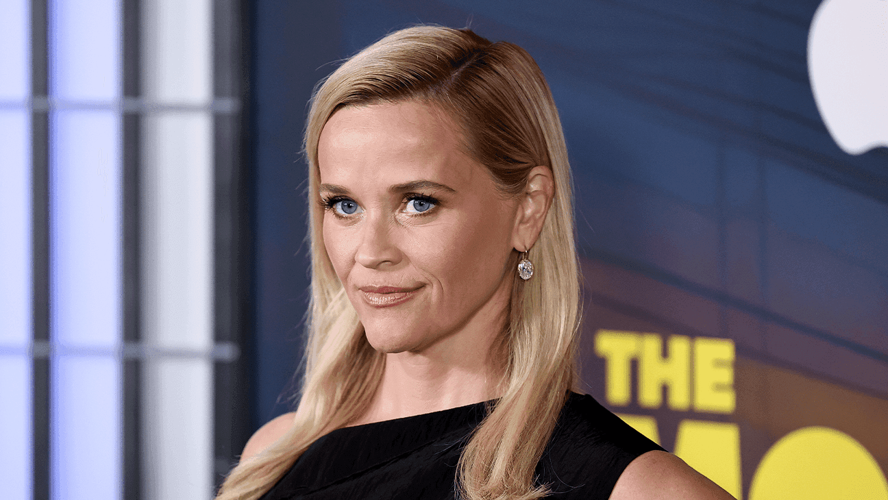 Reese Witherspoon Reflects on Her 2001 ‘SNL’ Hosting Debut After 15-Year Hiatus
