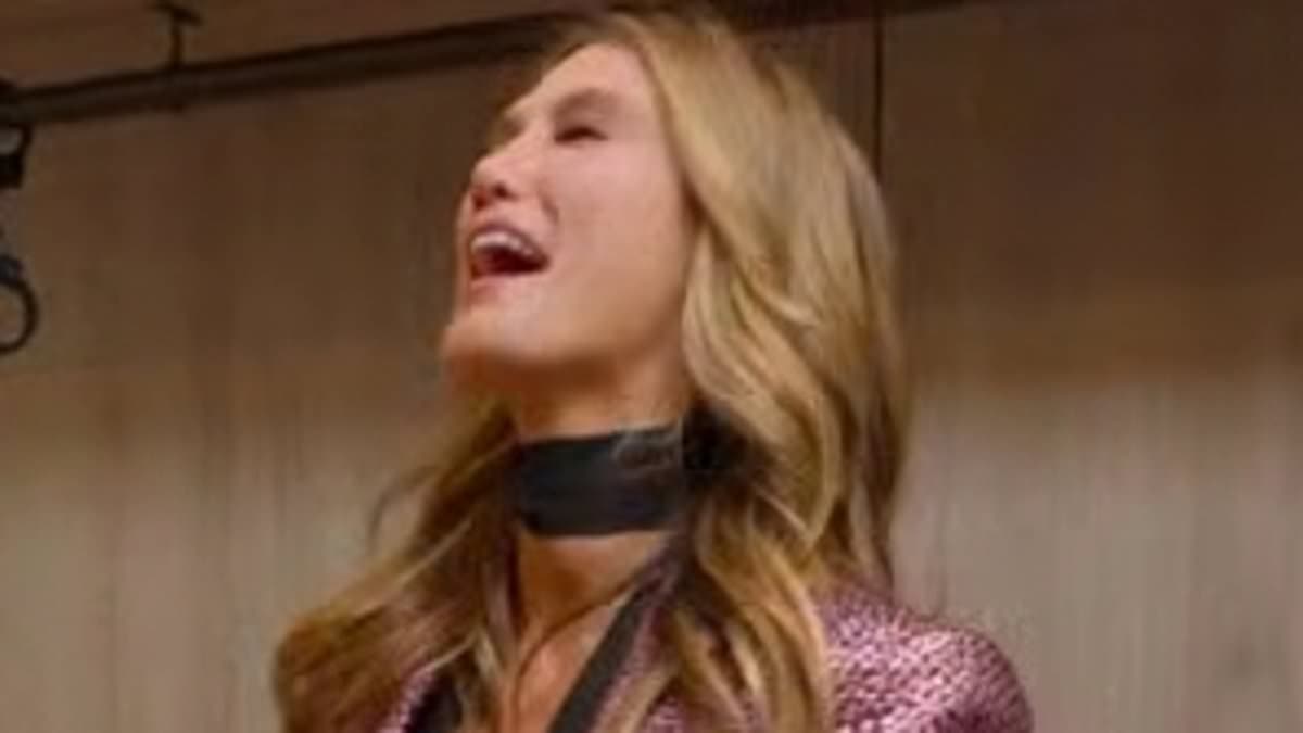 DELTA GOODREM SERVES X-RATED REALNESS ON SELLING SUNSET! 😱💅