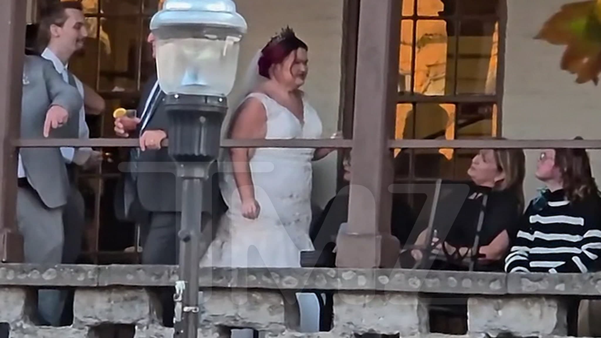 '1000-lb Sisters' Star Amy Slaton Marries on Halloween