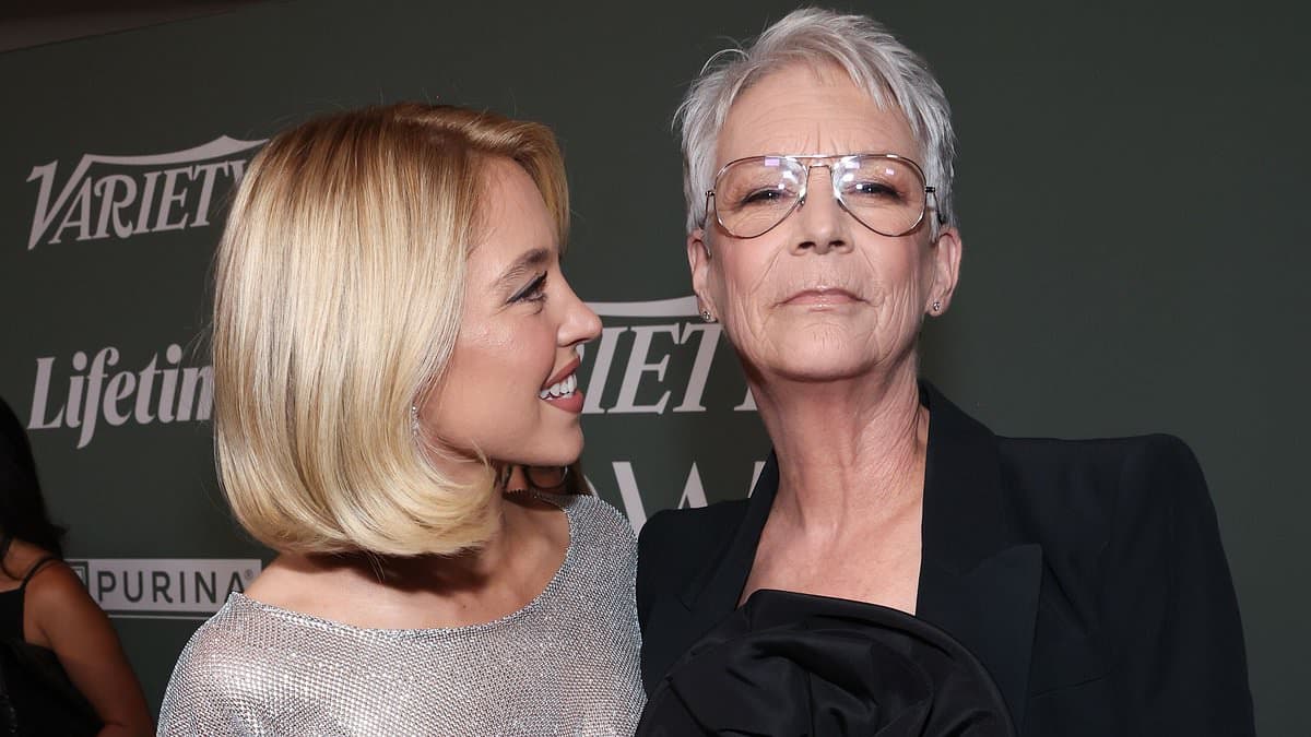 SYDNEY SWEENEY'S BRALLESS FROCK SCREAMS ABSOLUTE ICONICNESS! 😍🔥